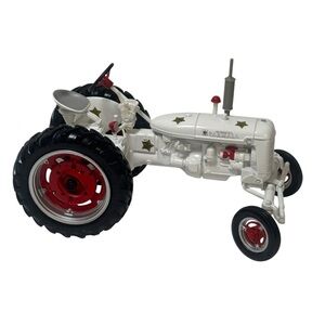 ERTL McCormick Farmall C Wide Front Axle White Demonstrator 1/16 Scale Tractor